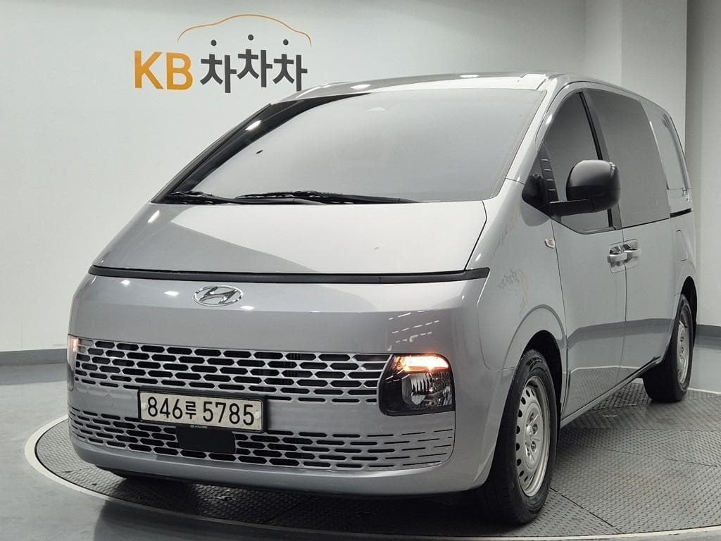 هیوندای استاریا
