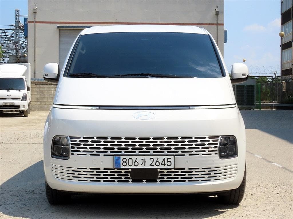 هیوندای استاریا