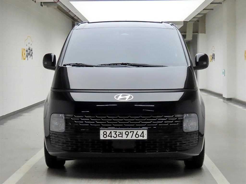 هیوندای استاریا