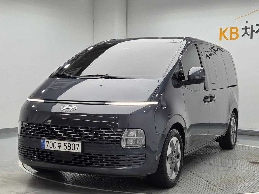 هیوندای استاریا