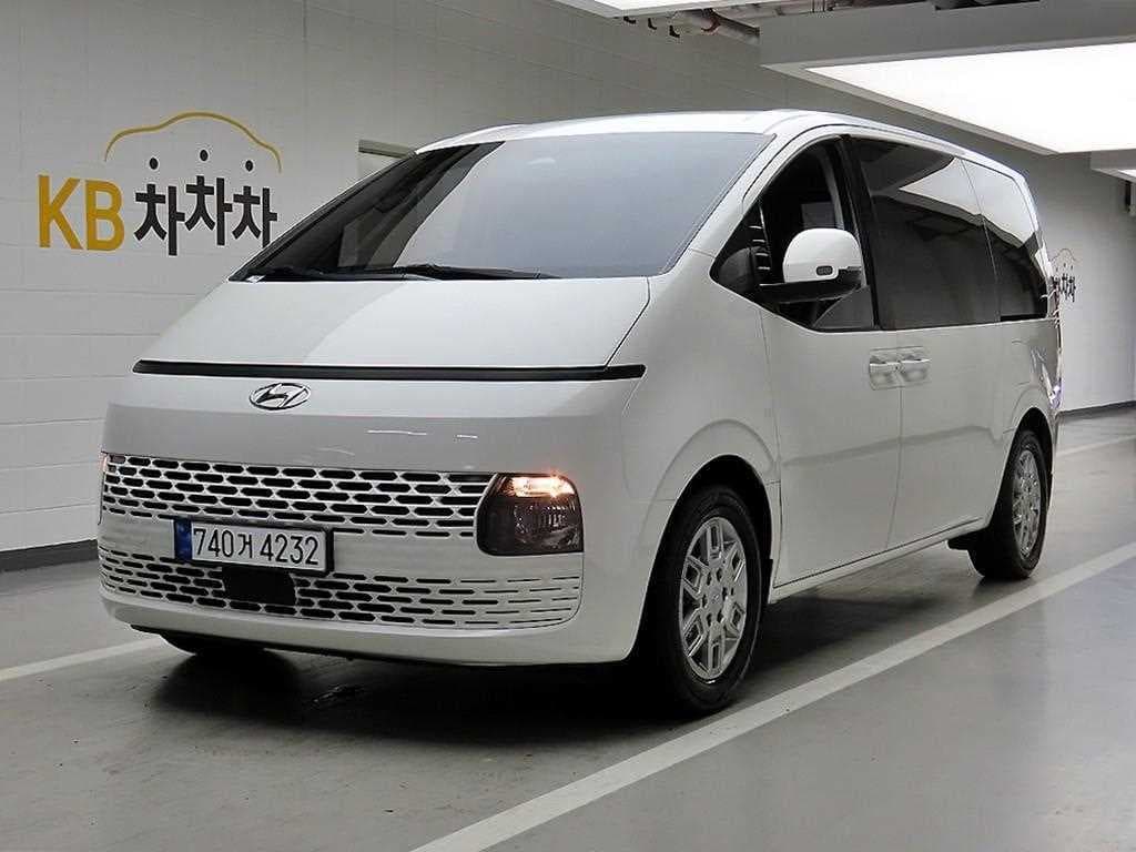 هیوندای استاریا