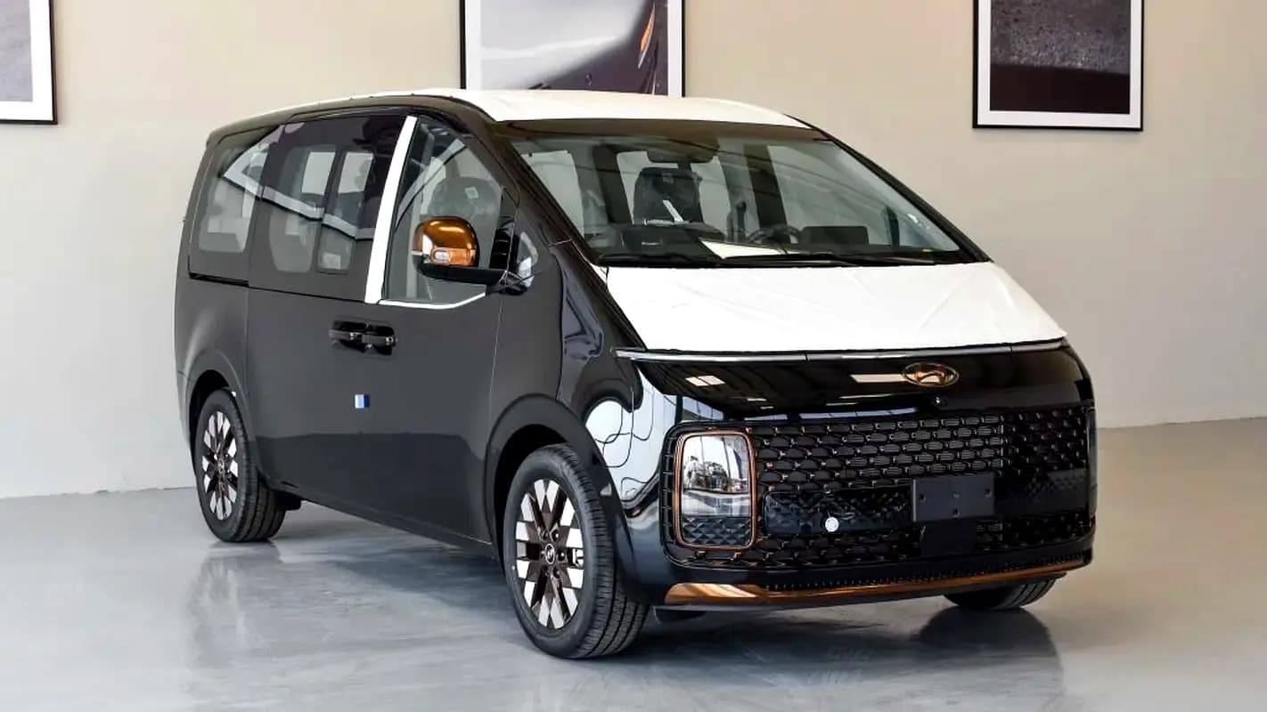 هیوندای استاریا