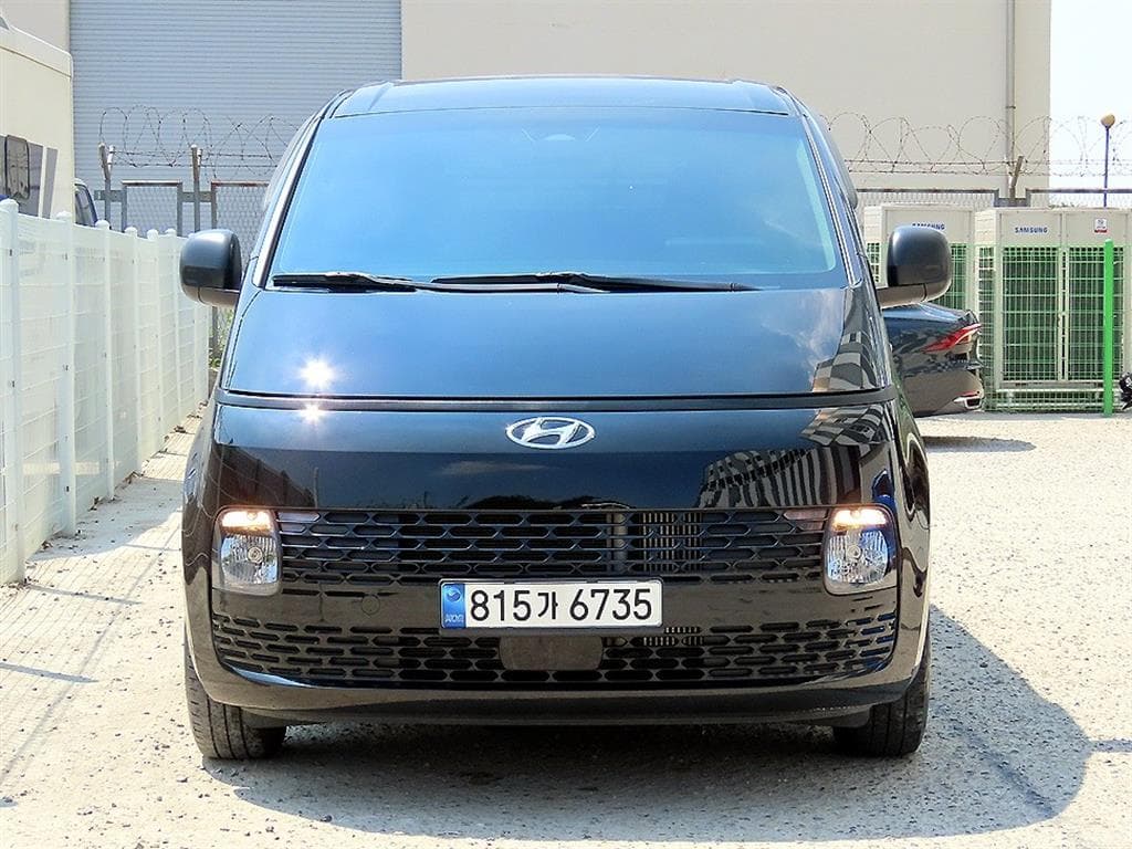 هیوندای استاریا