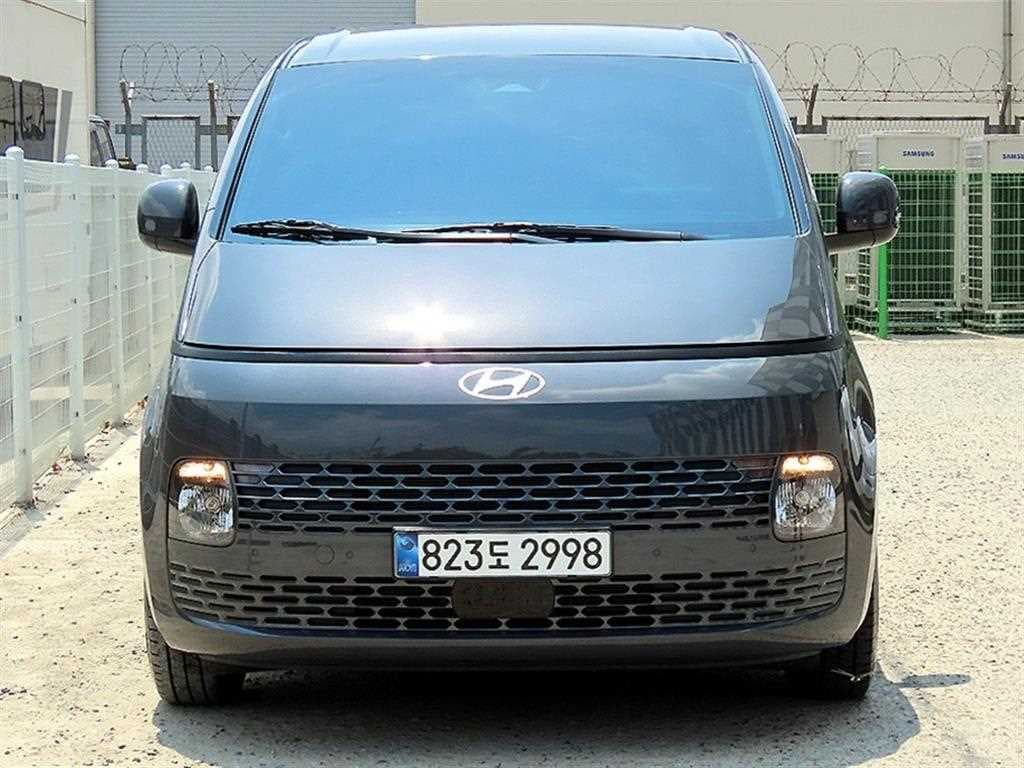 هیوندای استاریا
