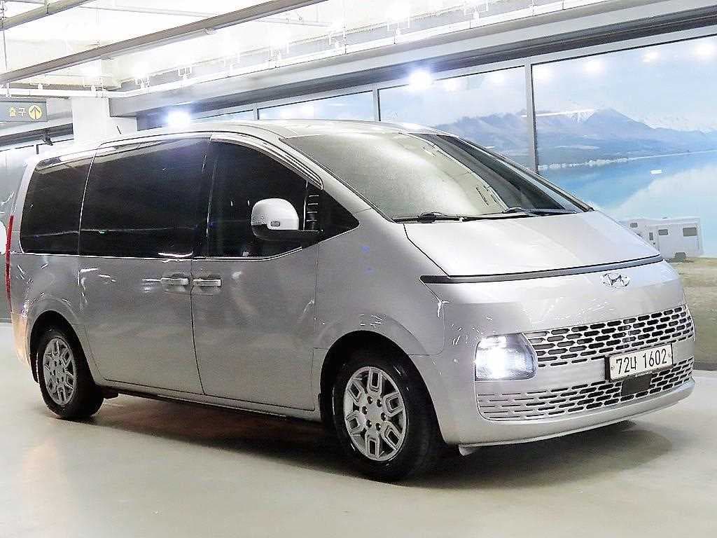 هیوندای استاریا