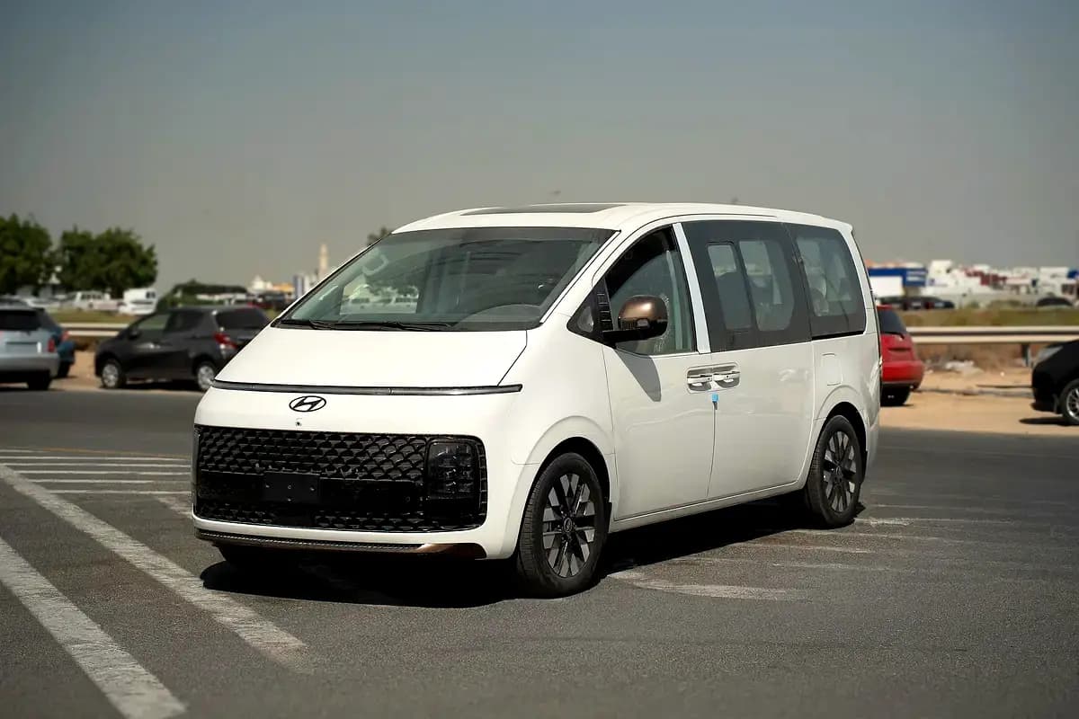 هیوندای استاریا