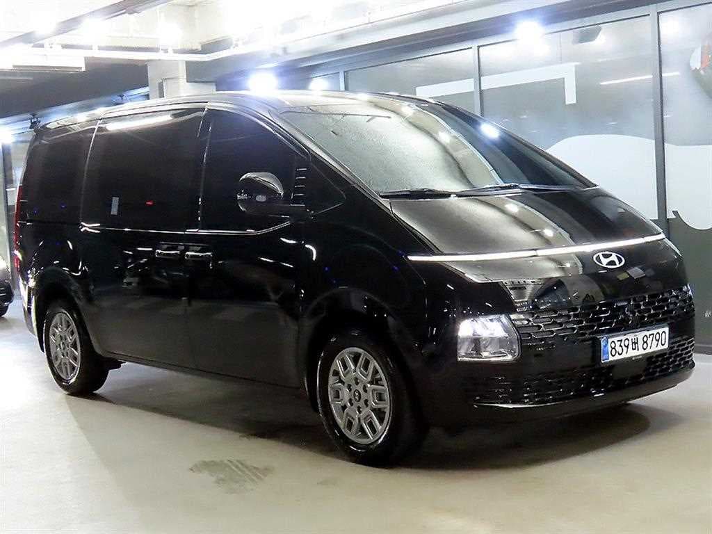 هیوندای استاریا