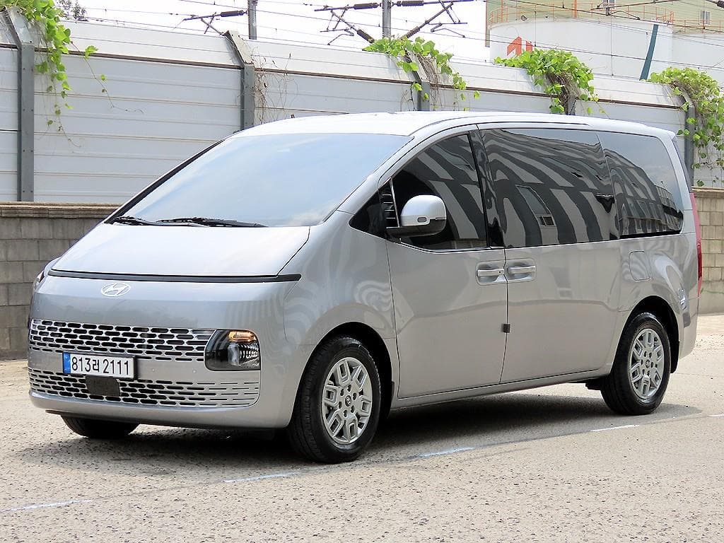 هیوندای استاریا