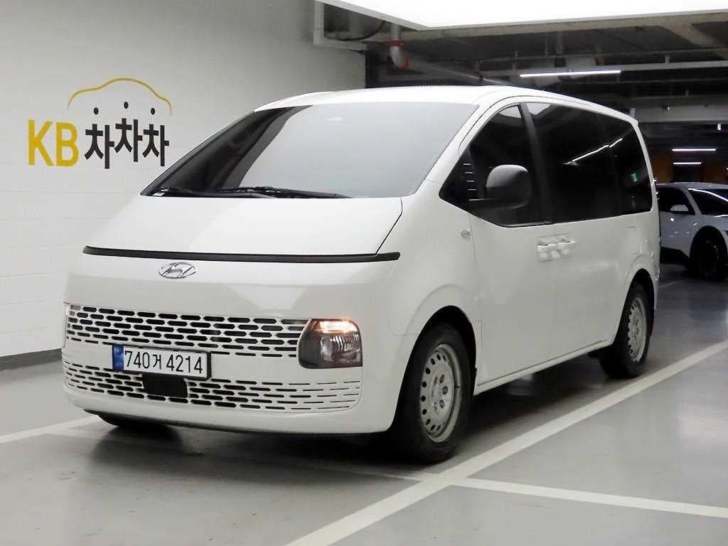 هیوندای استاریا