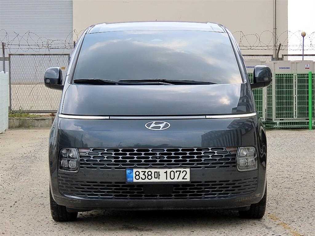 هیوندای استاریا