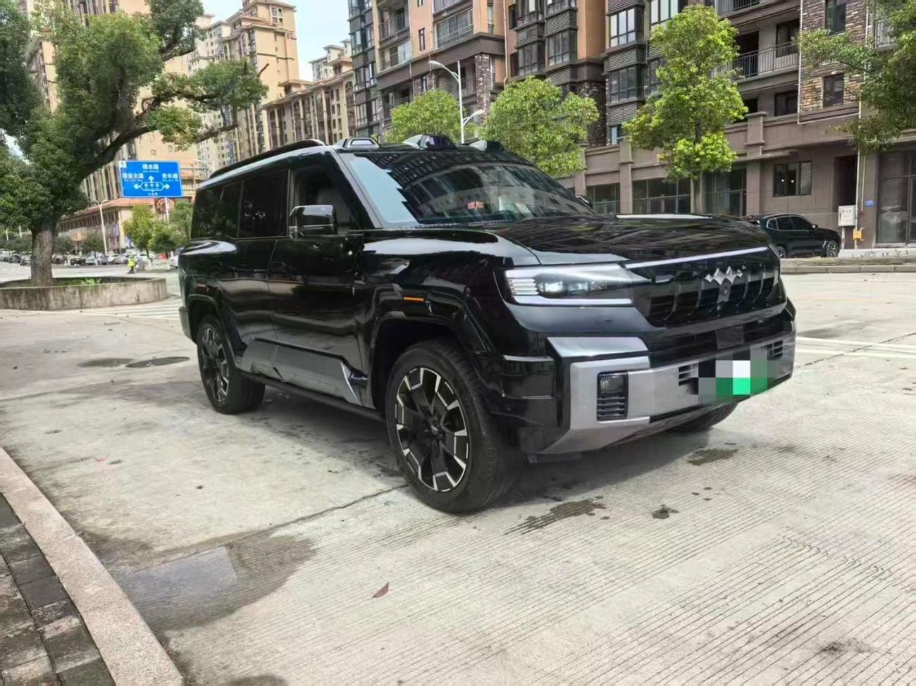 BYD Leopard 8