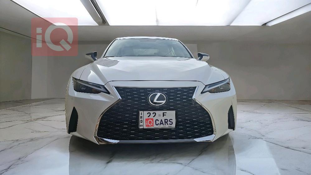 Lexus IS