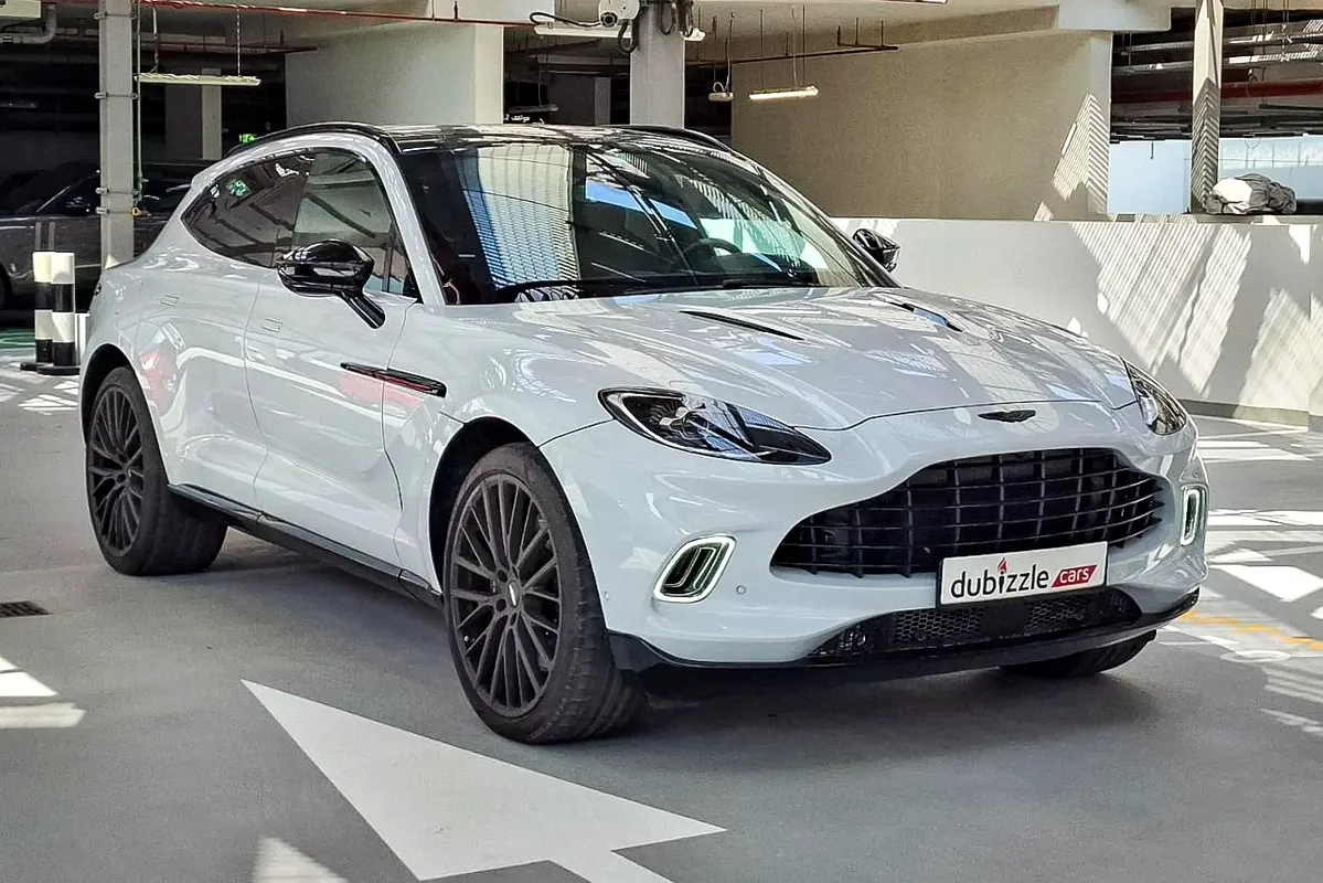 Aston Martin DBX 550